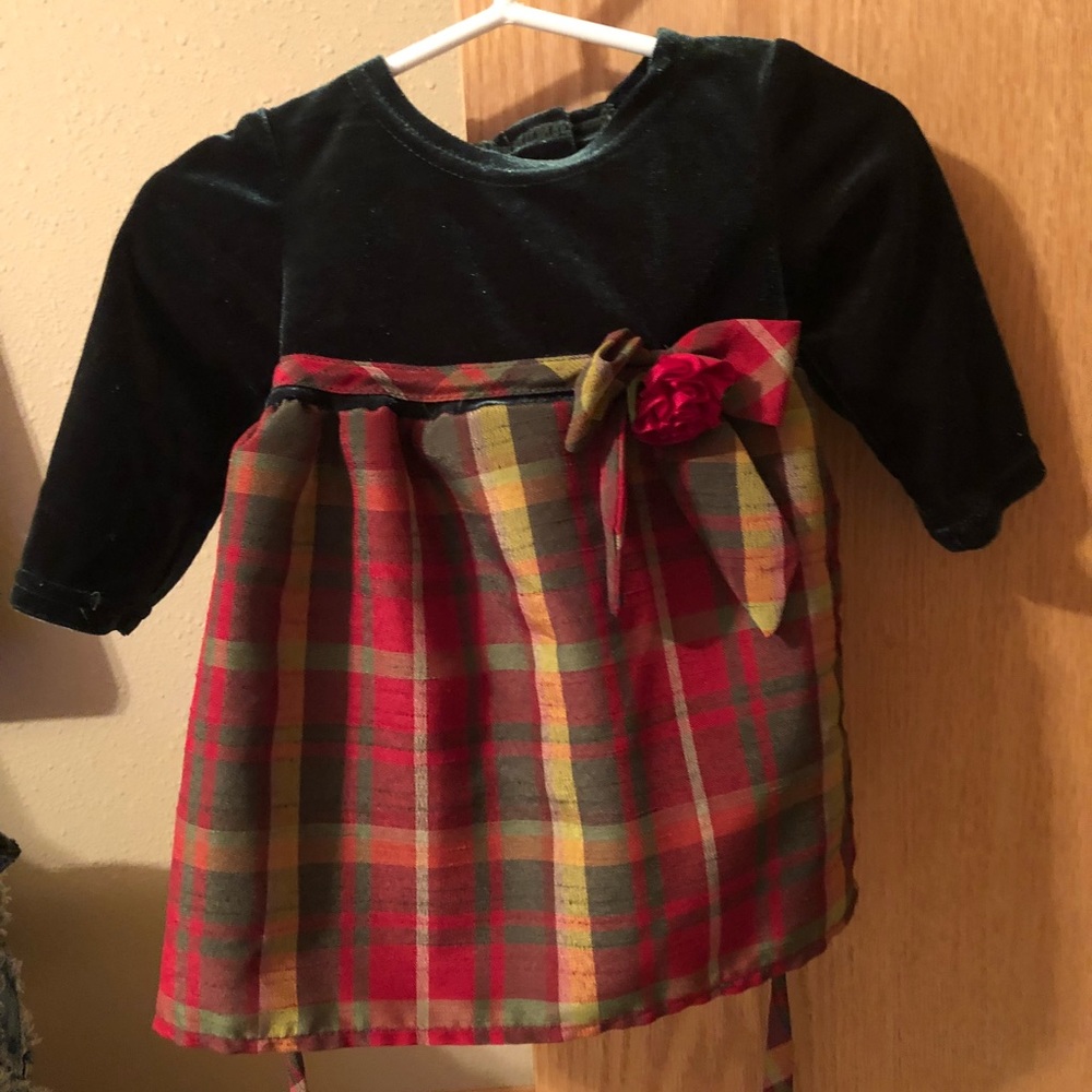 2/9$ Adorable fancy baby 6-9 month dress